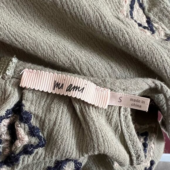 5/$25 Francesca's Patterned Halter Top - Picture 6 of 6